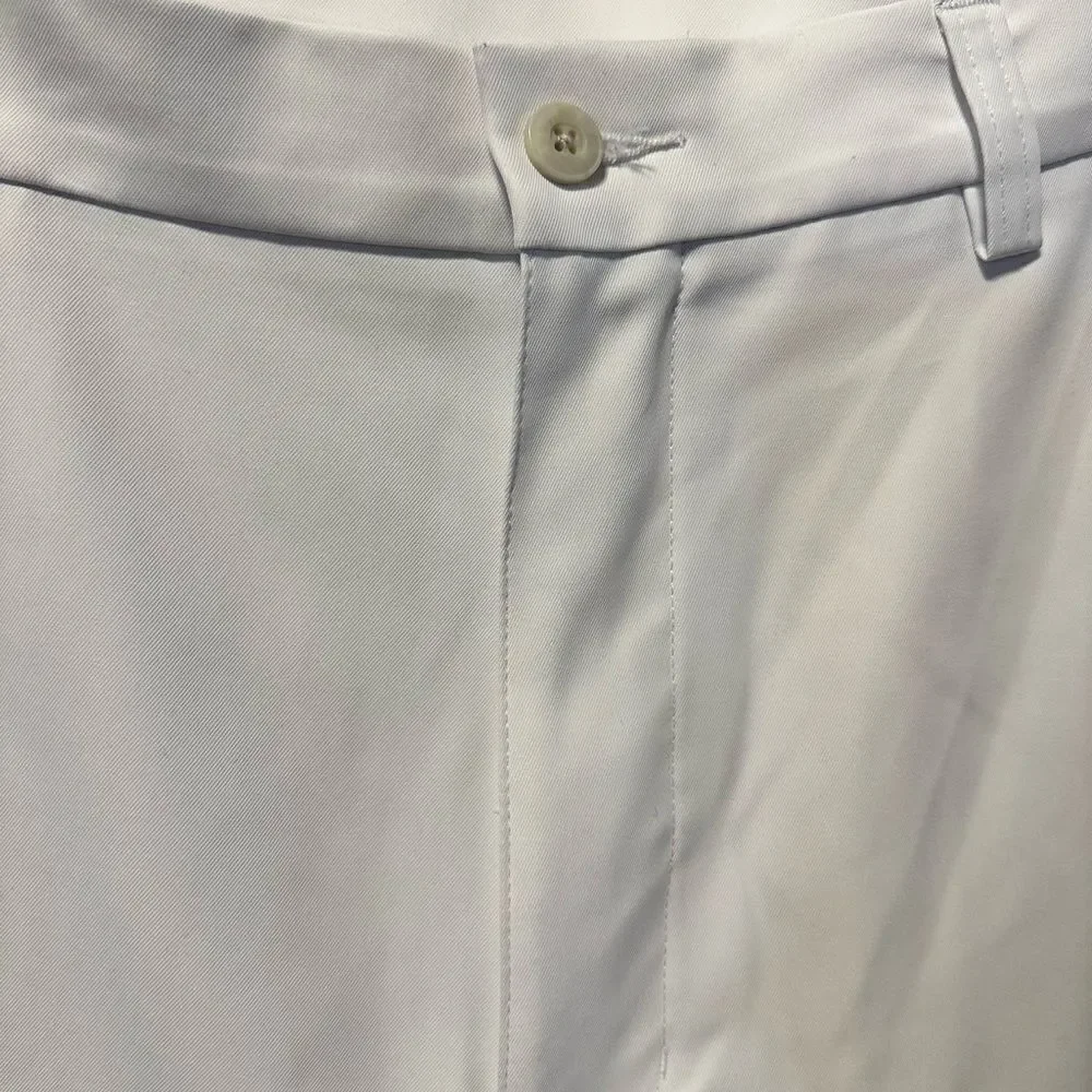 EUC PGA Tour Men’s White 10” Golf Dress Shorts Flat Front - Size 36